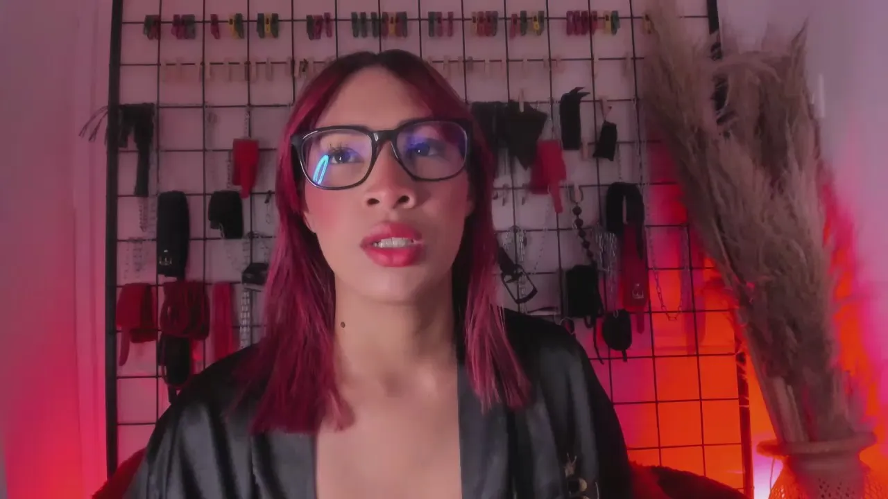 Offline charrlotte_quin on Cam4