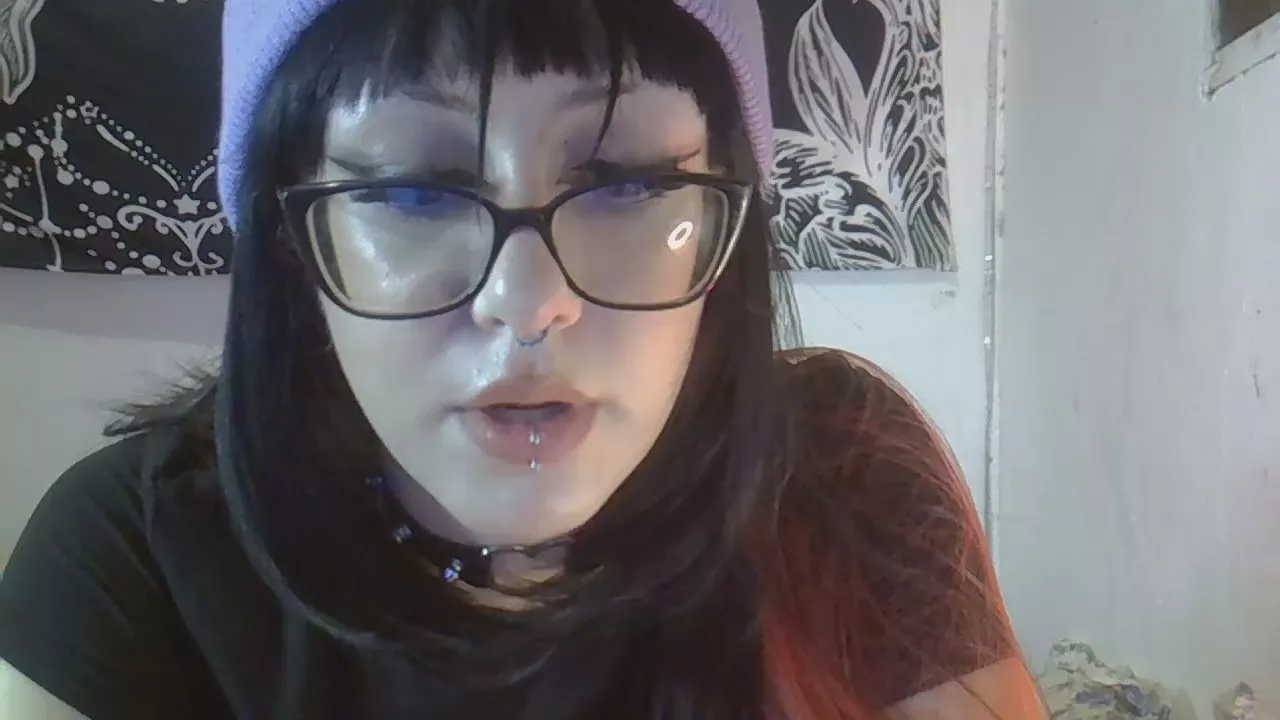 Offline Cherryyyy on Cam4