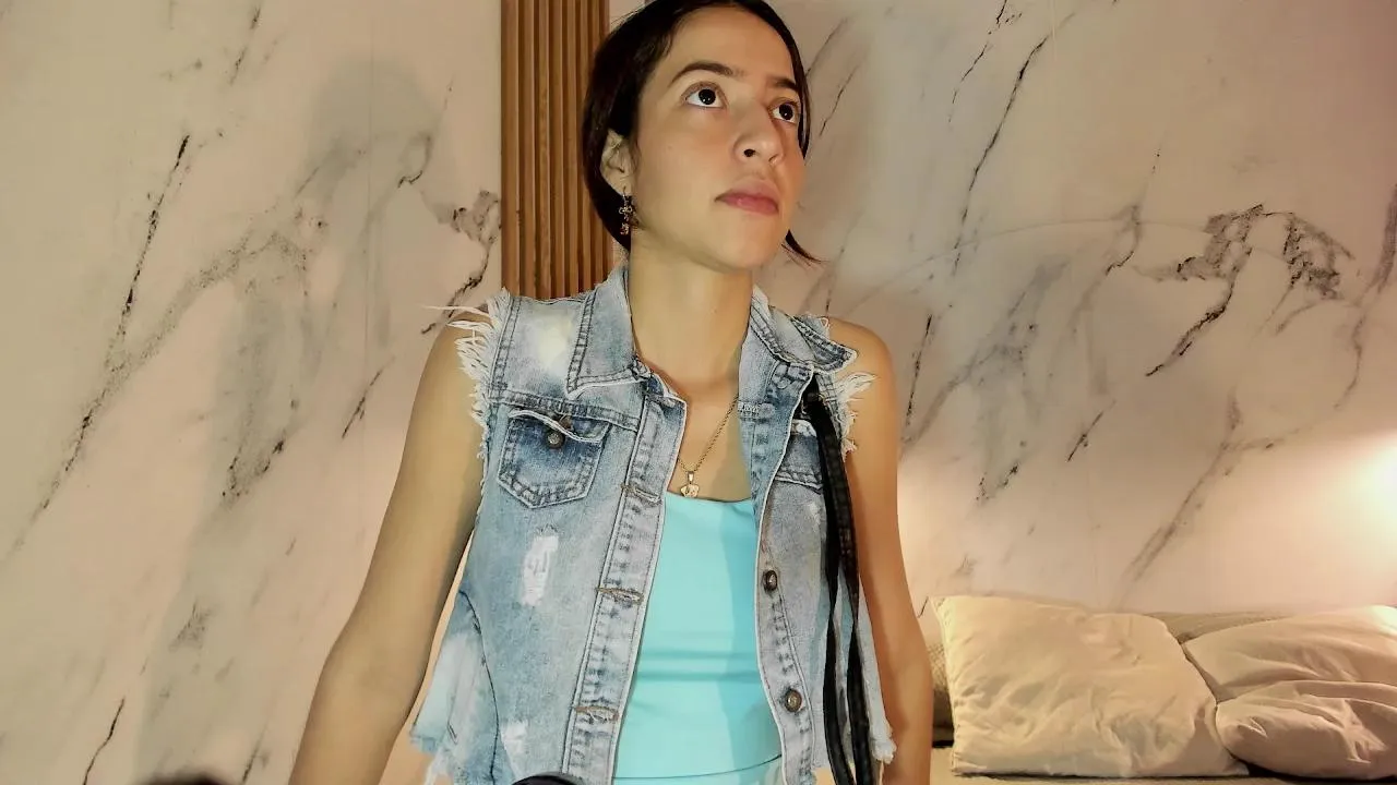 Offline Chiara_parisi on Cam4