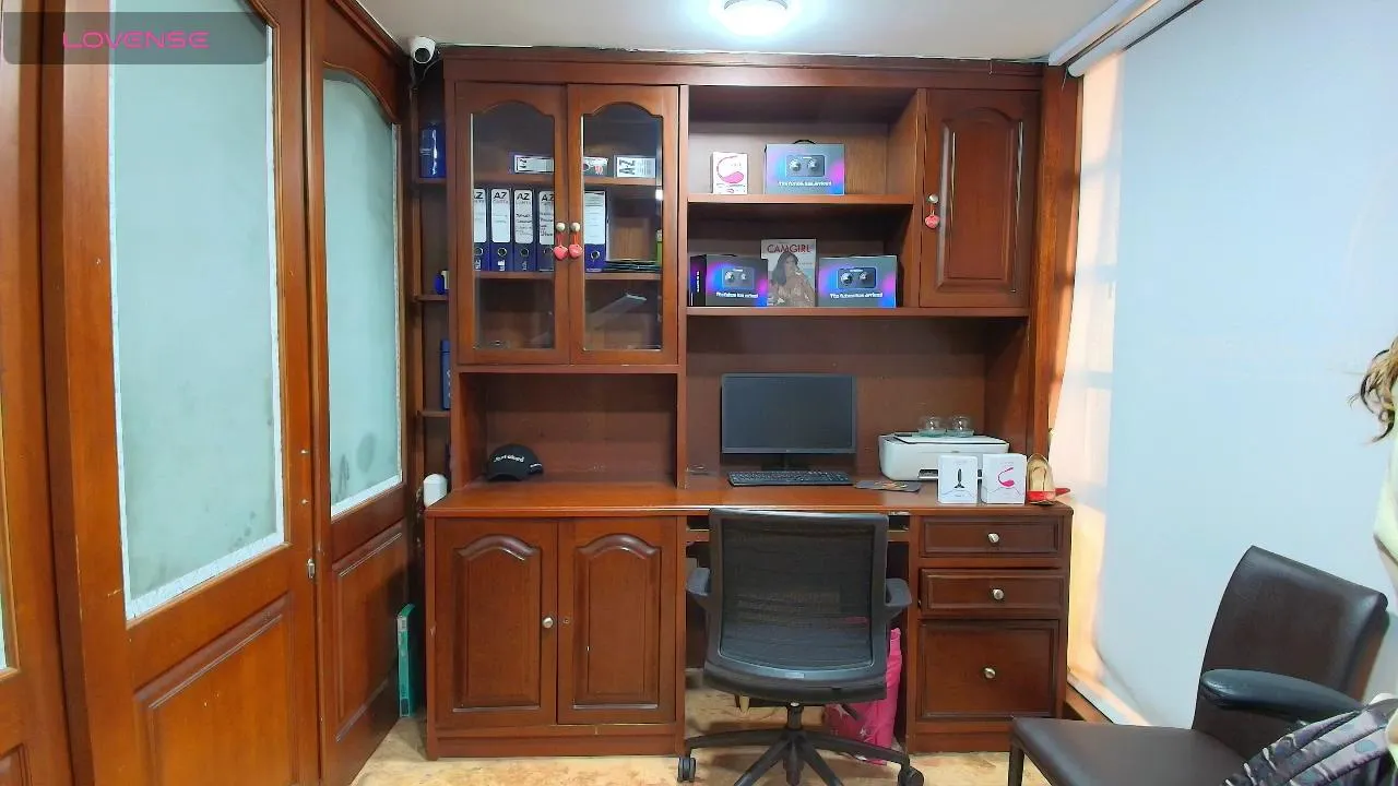 Offline ChloeShine_ on Cam4