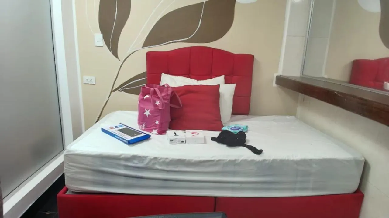 Offline ChloeShine_ on Cam4