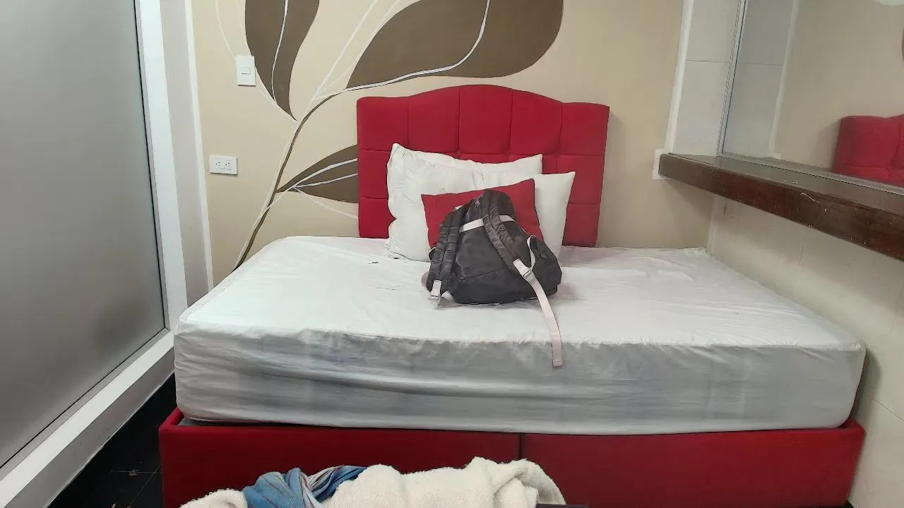 Offline ChloeShine_ on Cam4