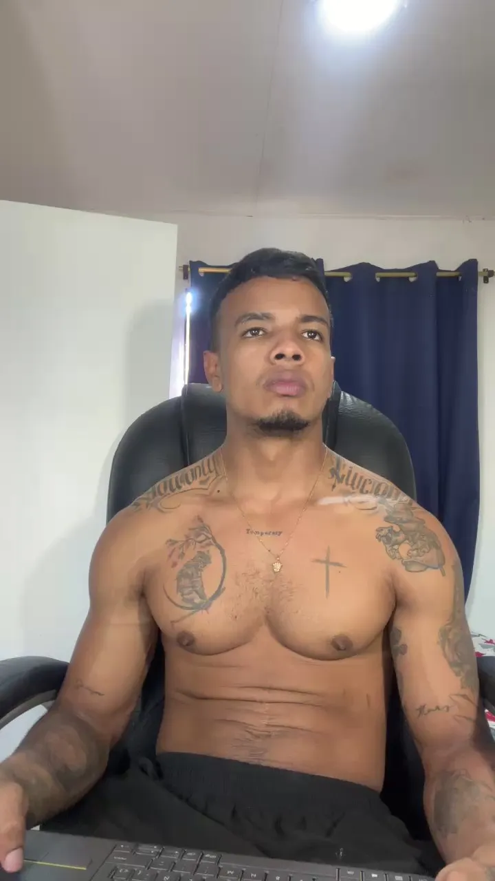 Offline Chris_fendi on Cam4