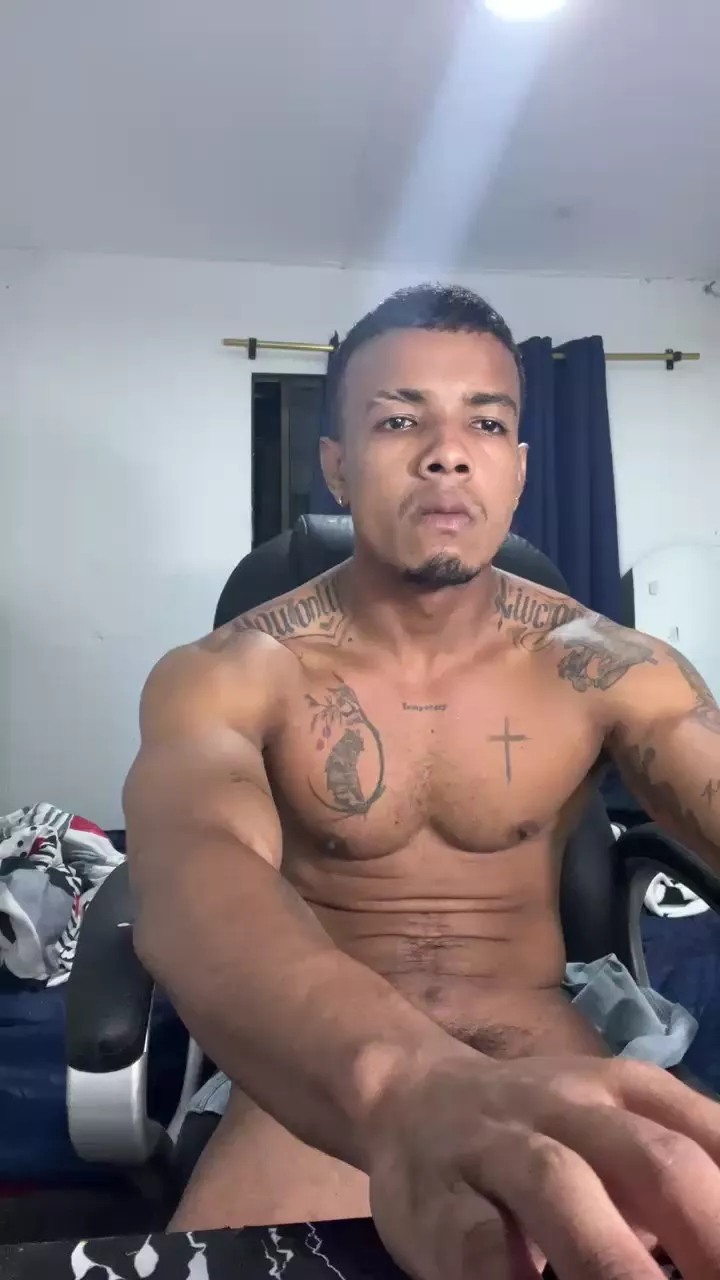 Offline Chris_fendi on Cam4