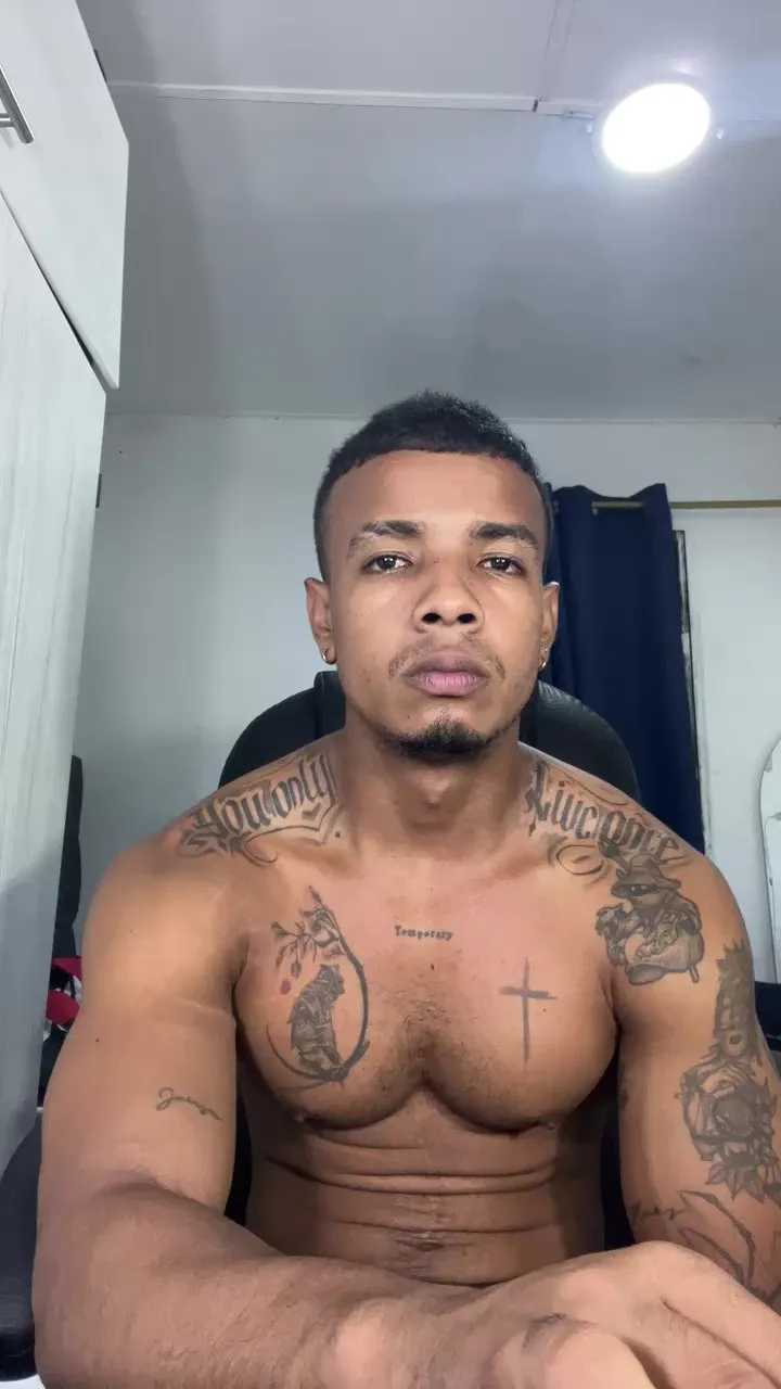 Offline Chris_fendi on Cam4