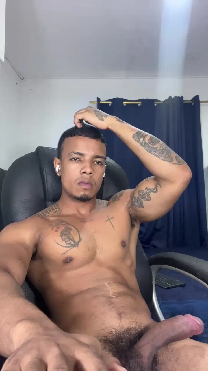 Offline Chris_fendi on Cam4