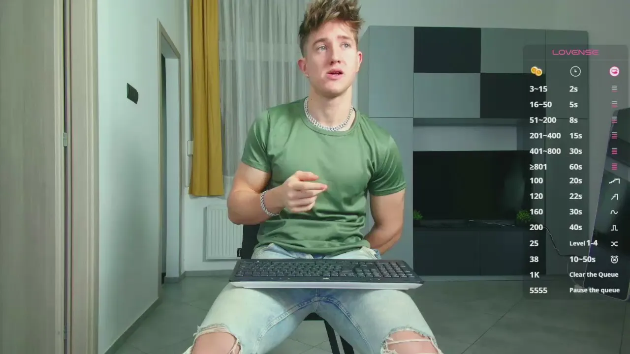 Offline ChristianLevine on Cam4