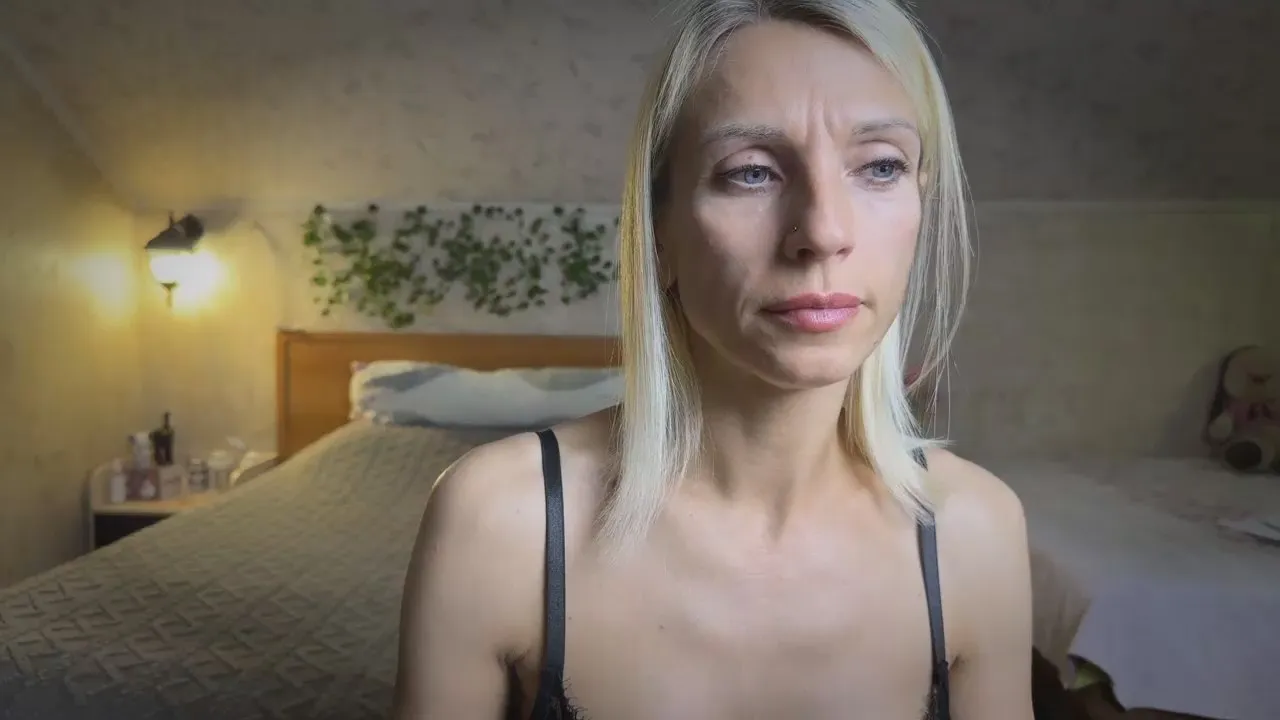 Offline CleoSecret on Cam4