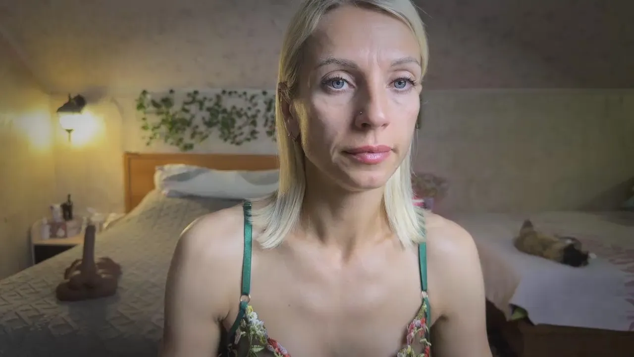 Offline CleoSecret on Cam4