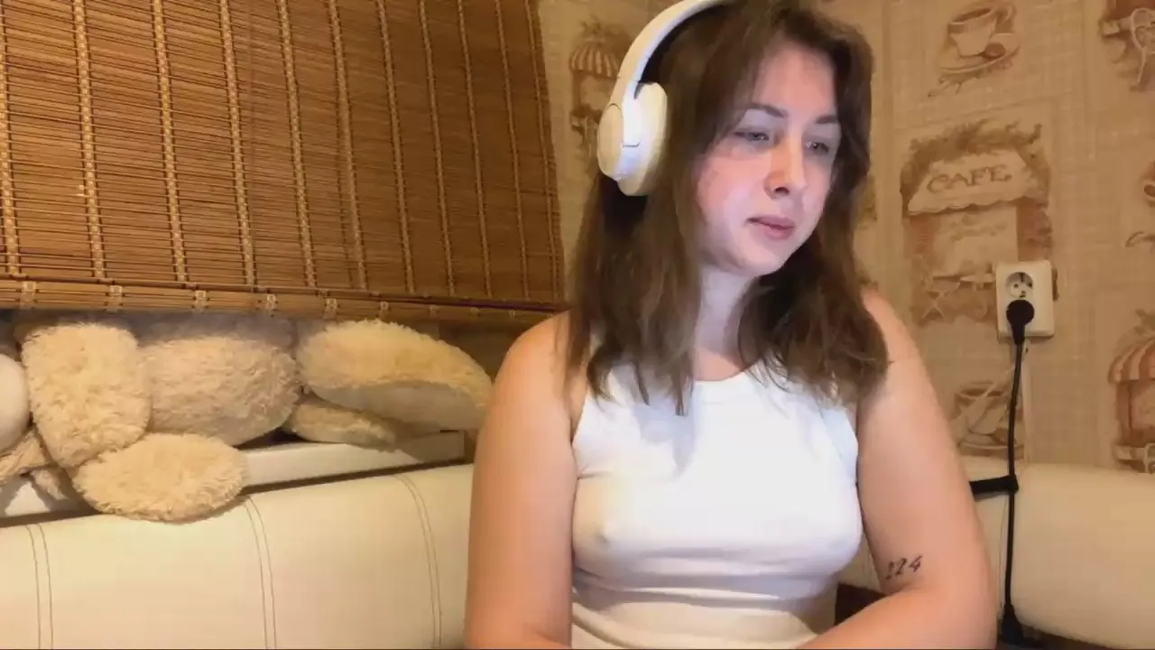 Freechat CorinnaTix on Cam4