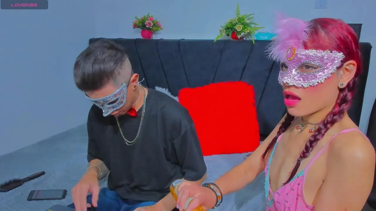 Offline COUPLE_2533 on Cam4