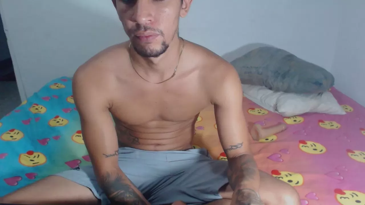 Offline Couplehot223 on Cam4