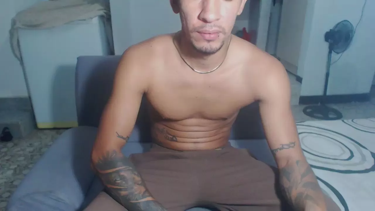 Offline Couplehot223 on Cam4