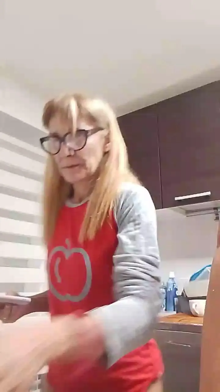 Offline Couplemilf2 on Cam4