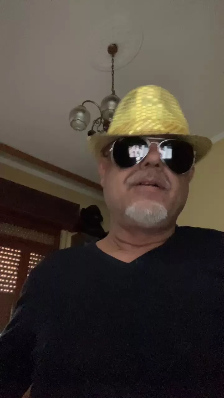 Offline crazy1972 on Cam4