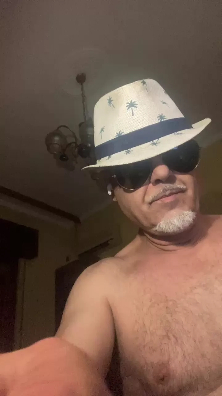 Offline crazy1972 on Cam4