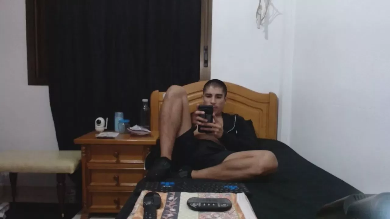 Offline Crazyzack on Cam4