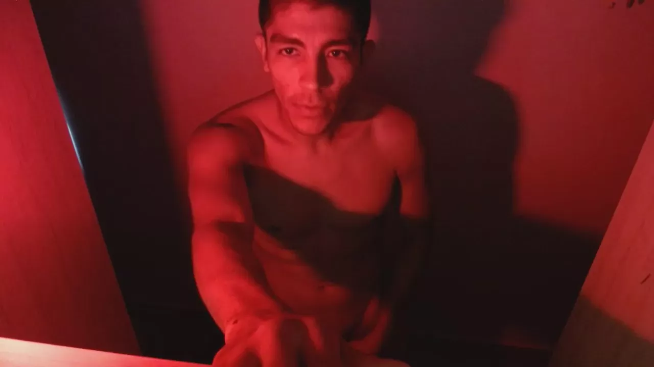 Offline Crazyzack on Cam4