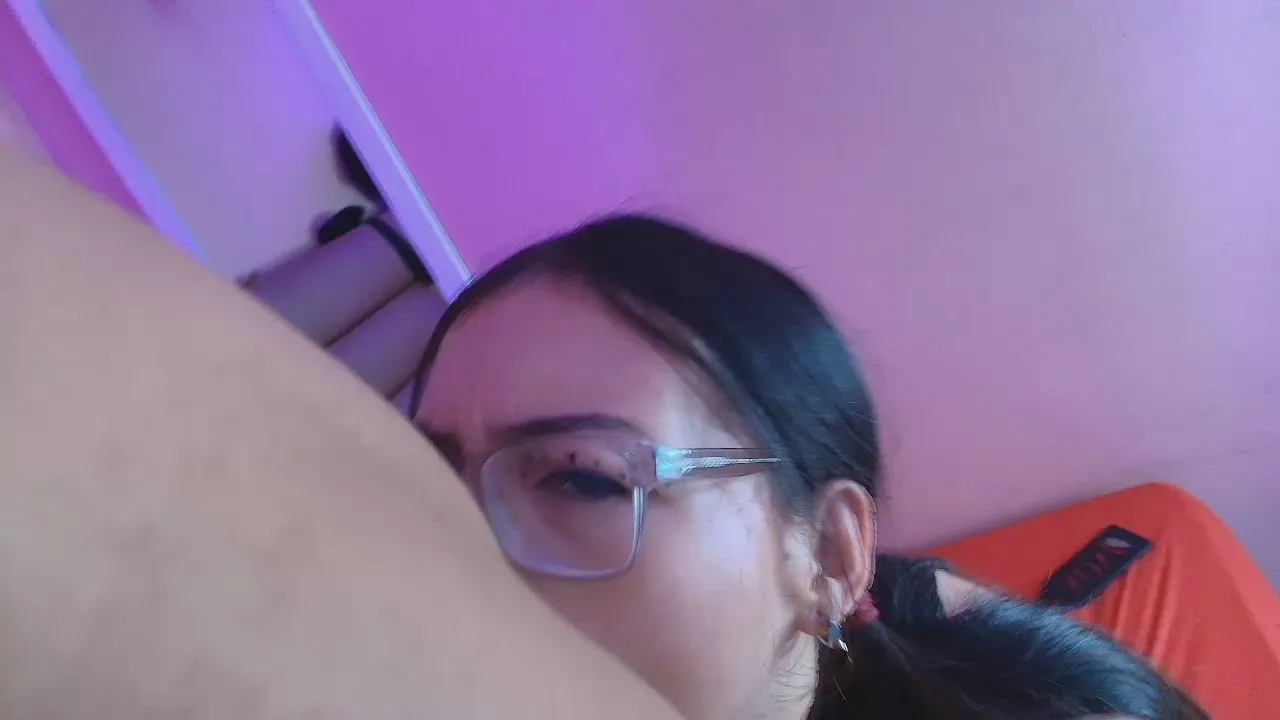 Offline Crimsonsecretts on Cam4