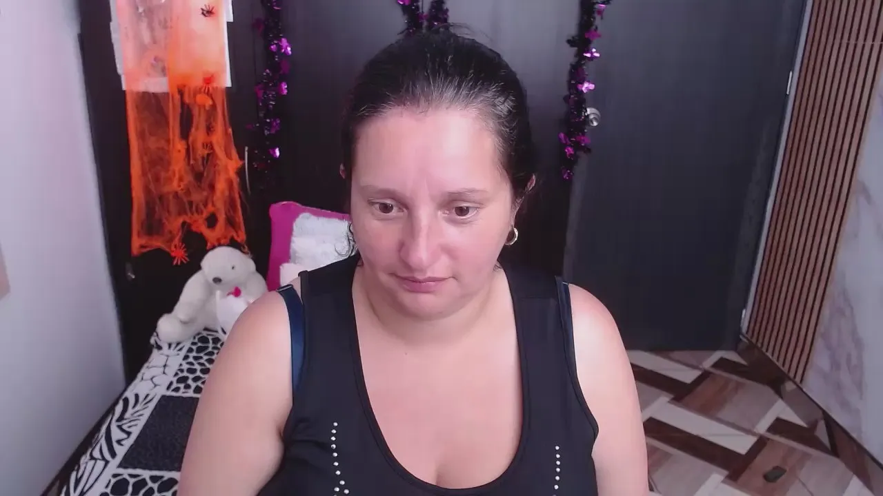 Freechat cristaljonnes_ on Cam4