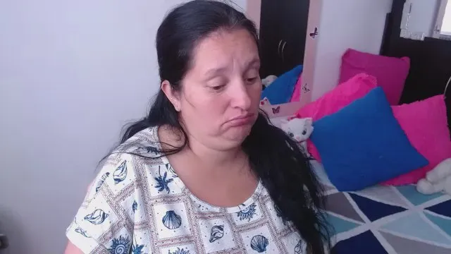 Freechat cristaljonnes_ on Cam4