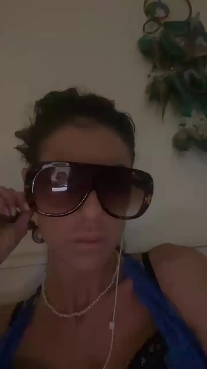 Offline Crystal9898 on Cam4