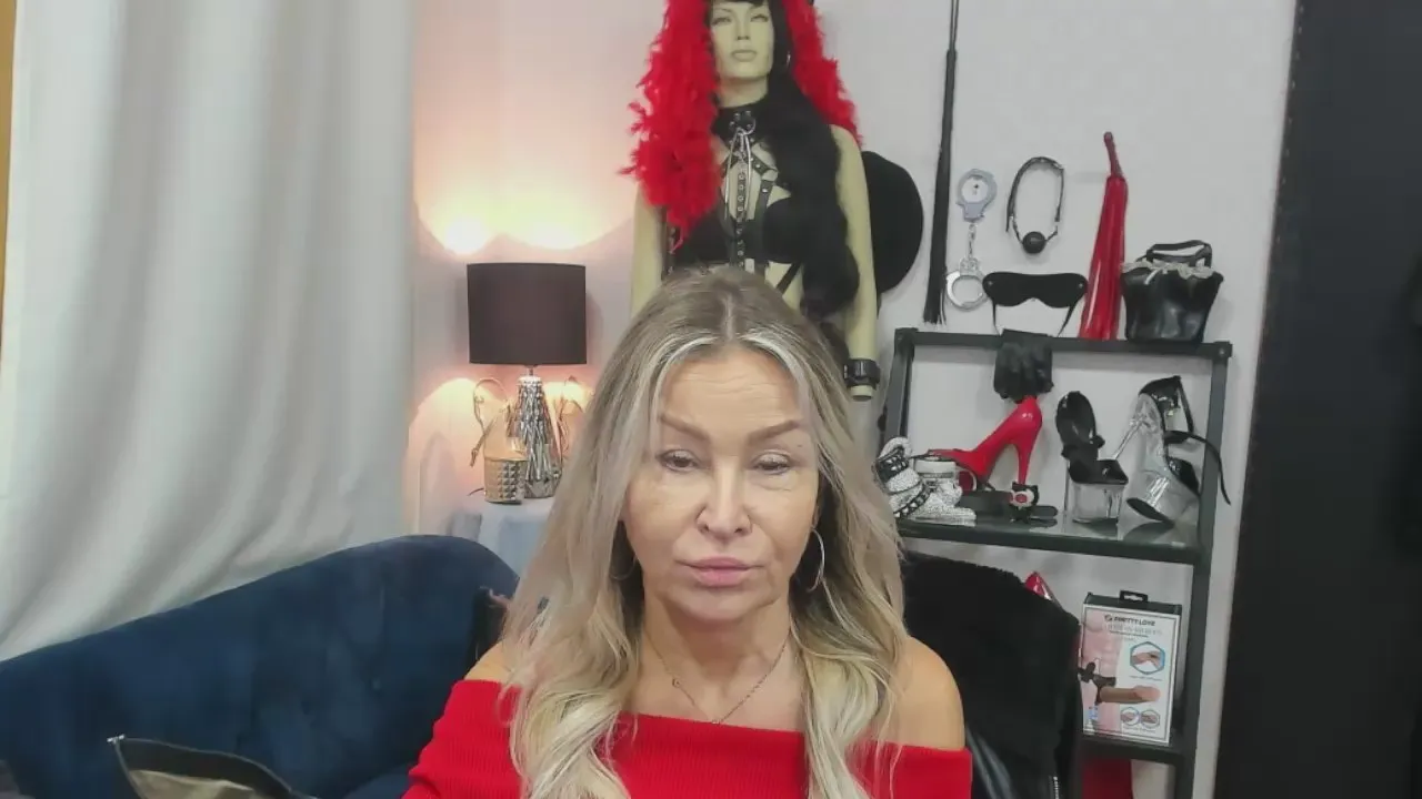 Offline crystal__xxx on Cam4