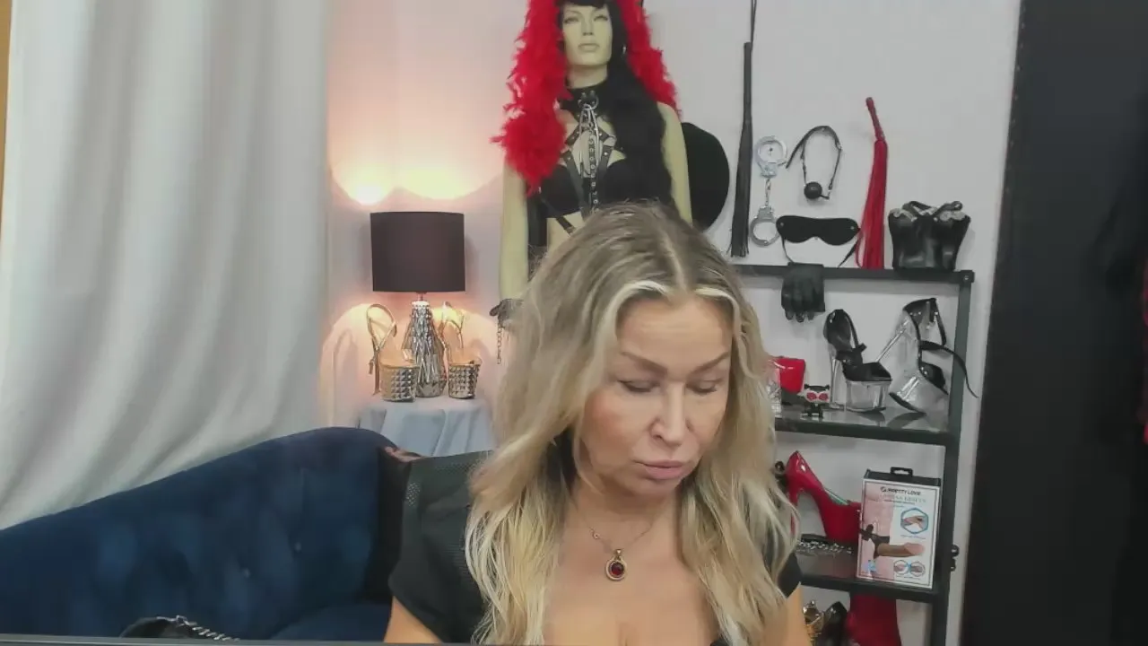 Offline crystal__xxx on Cam4