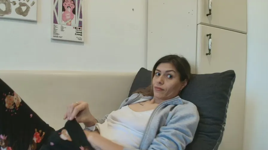 Offline Crystynalove on Cam4