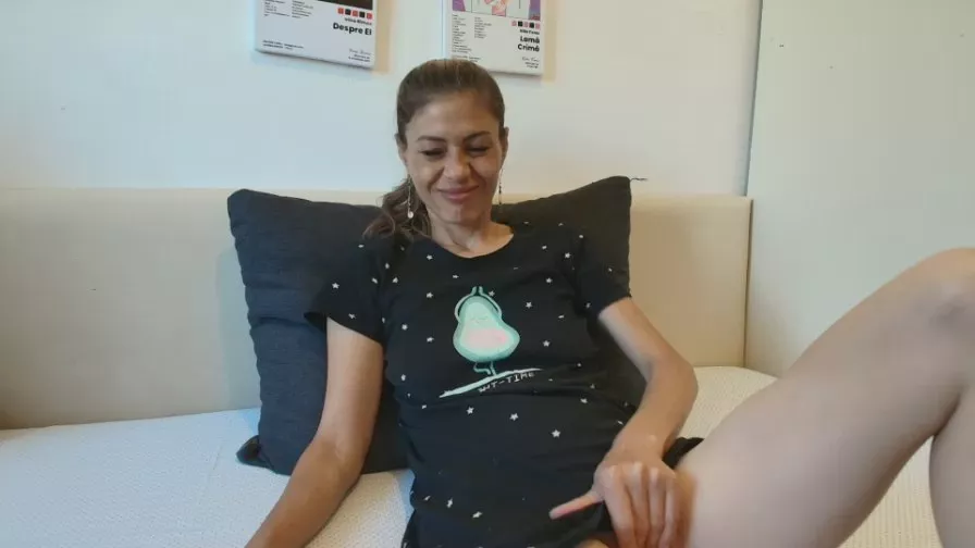 Offline Crystynalove on Cam4