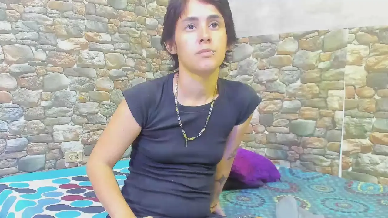 Offline cumlovesX25 on Cam4