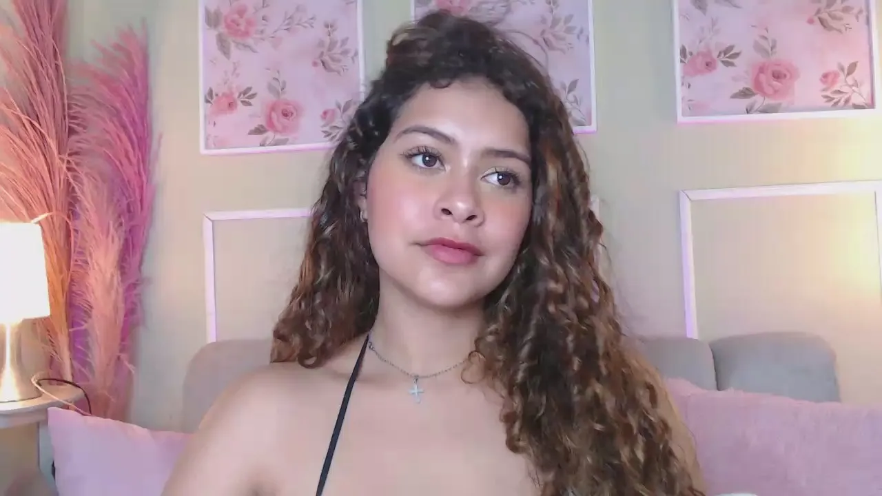 Offline CurlyDanii on Cam4