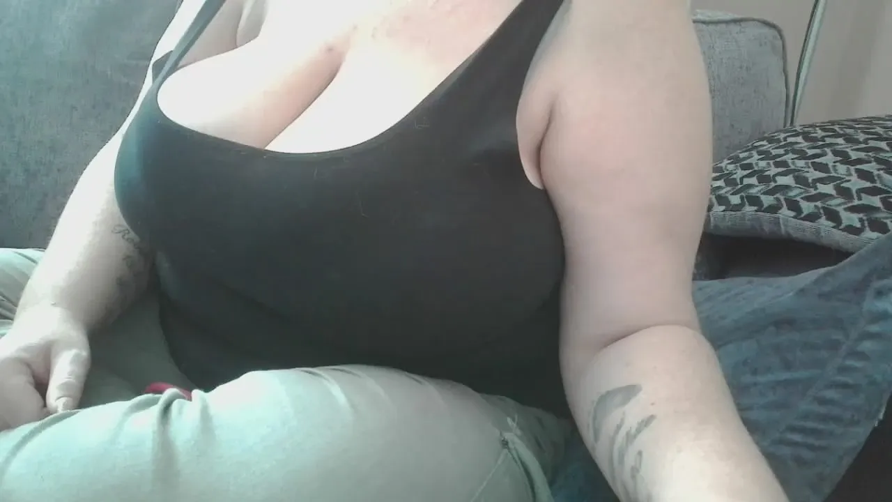 Offline Curvy_Gem on Cam4
