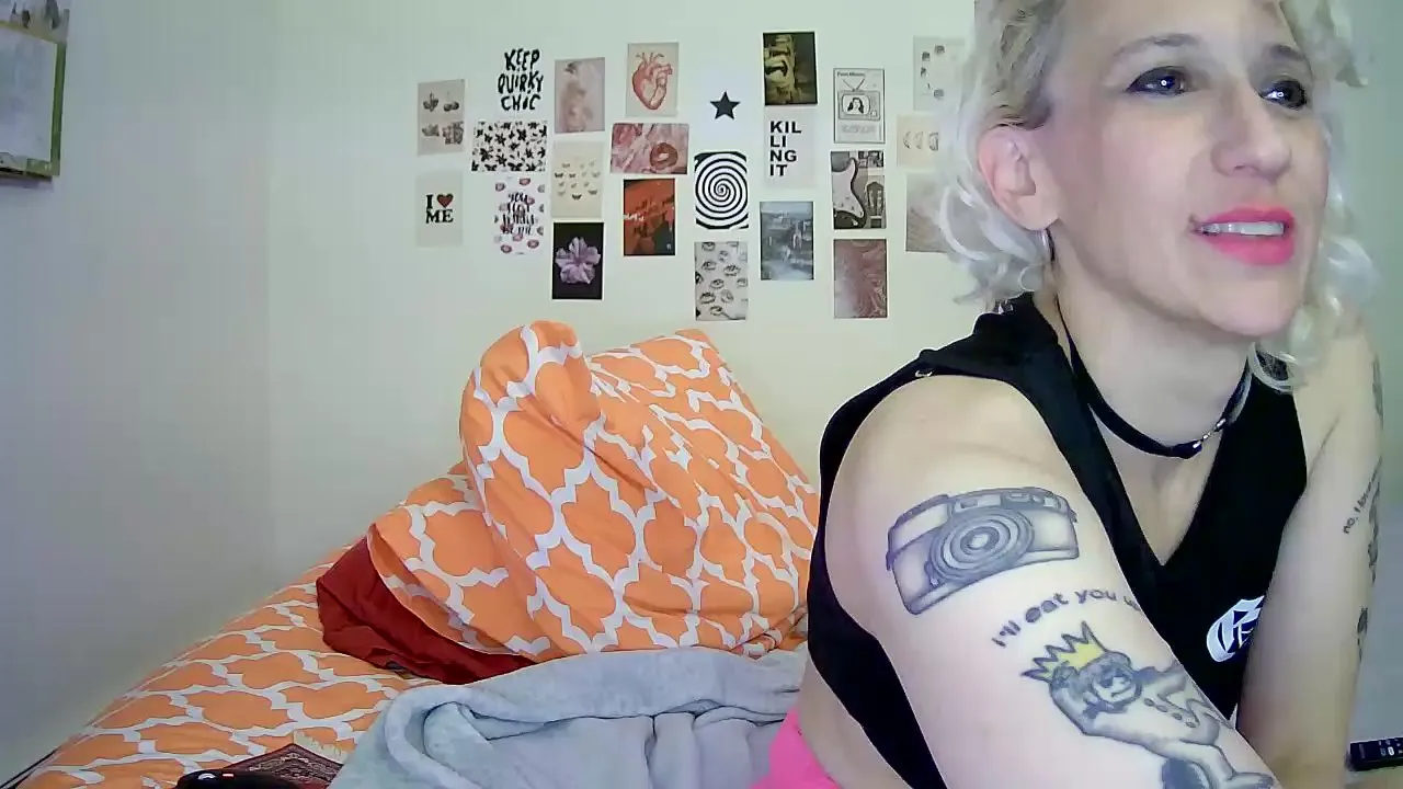 Offline cutefemme on Cam4