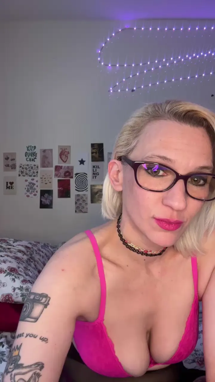 Offline cutefemme on Cam4