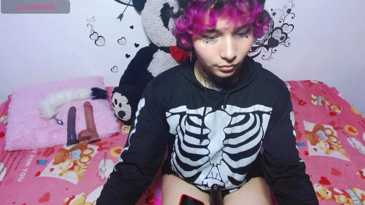 Offline cutekat_ on Cam4