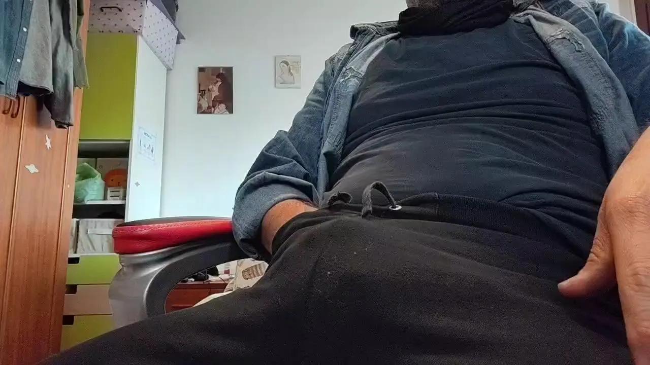 DaddyCam18cm on Cam4 