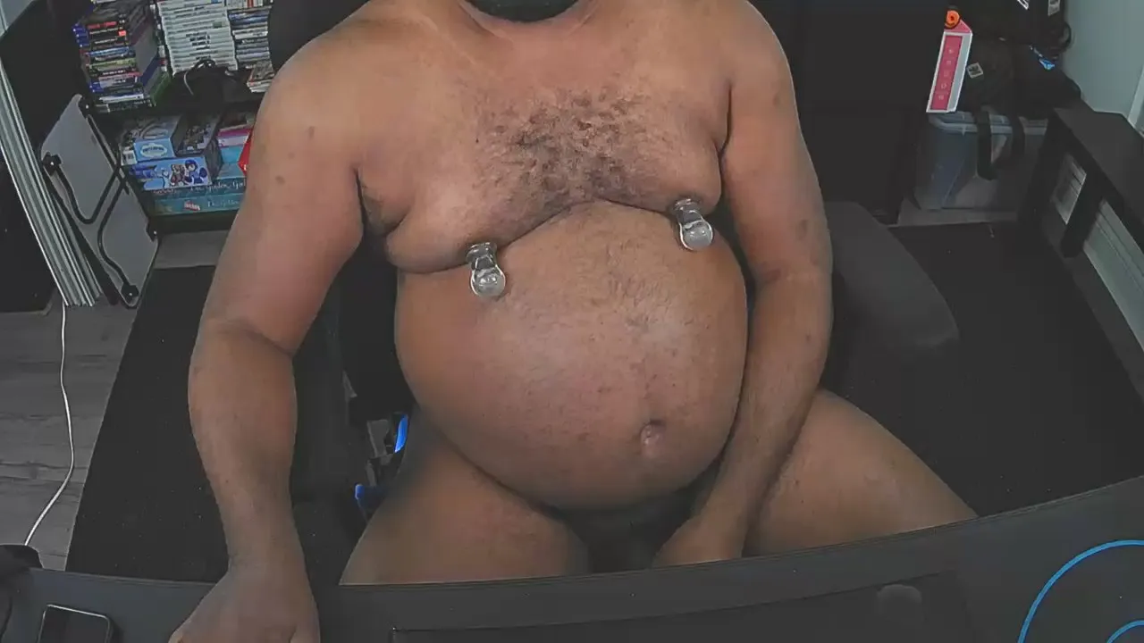 Offline daddytitpig on Cam4