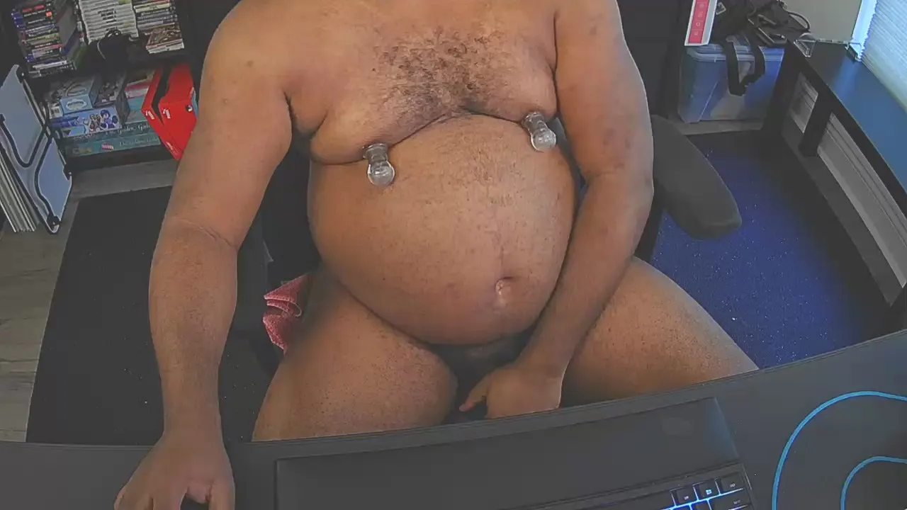 Offline daddytitpig on Cam4