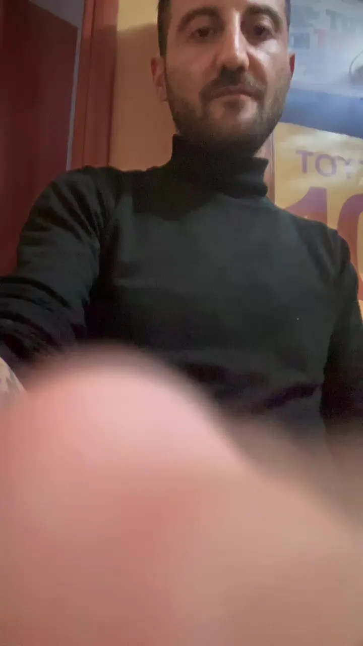 Offline Dandiroma93 on Cam4