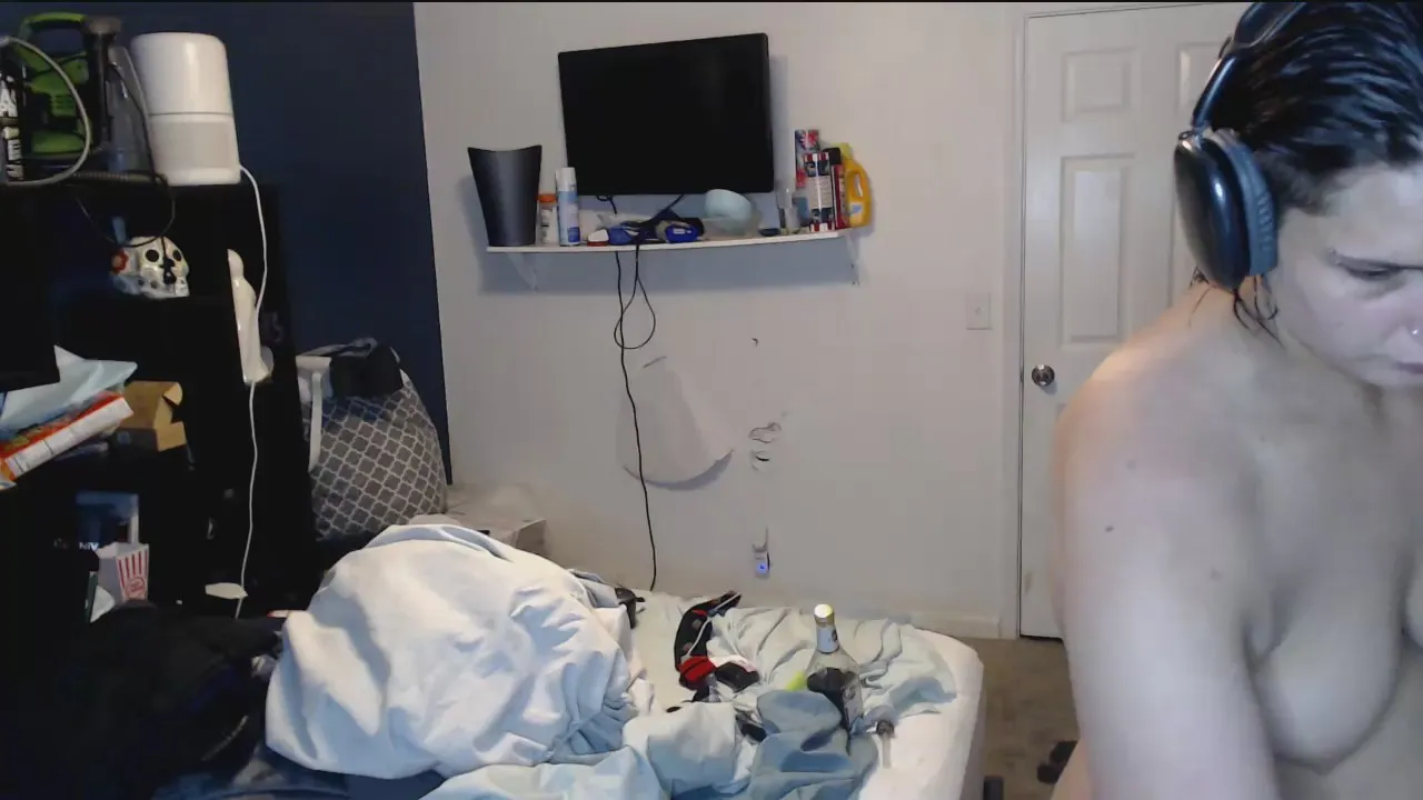 Offline DaniDebauchery on Cam4