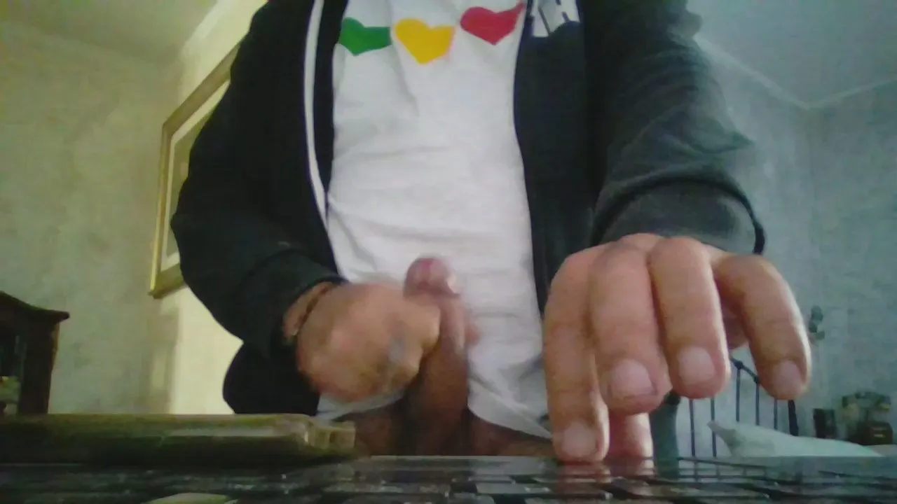 Offline danieleroma24 on Cam4