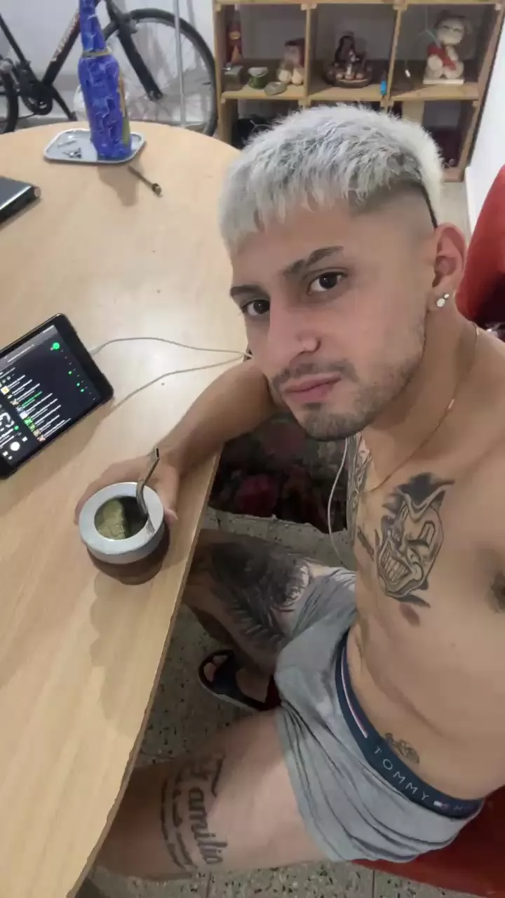 Offline Demoniojoaquinn on Cam4