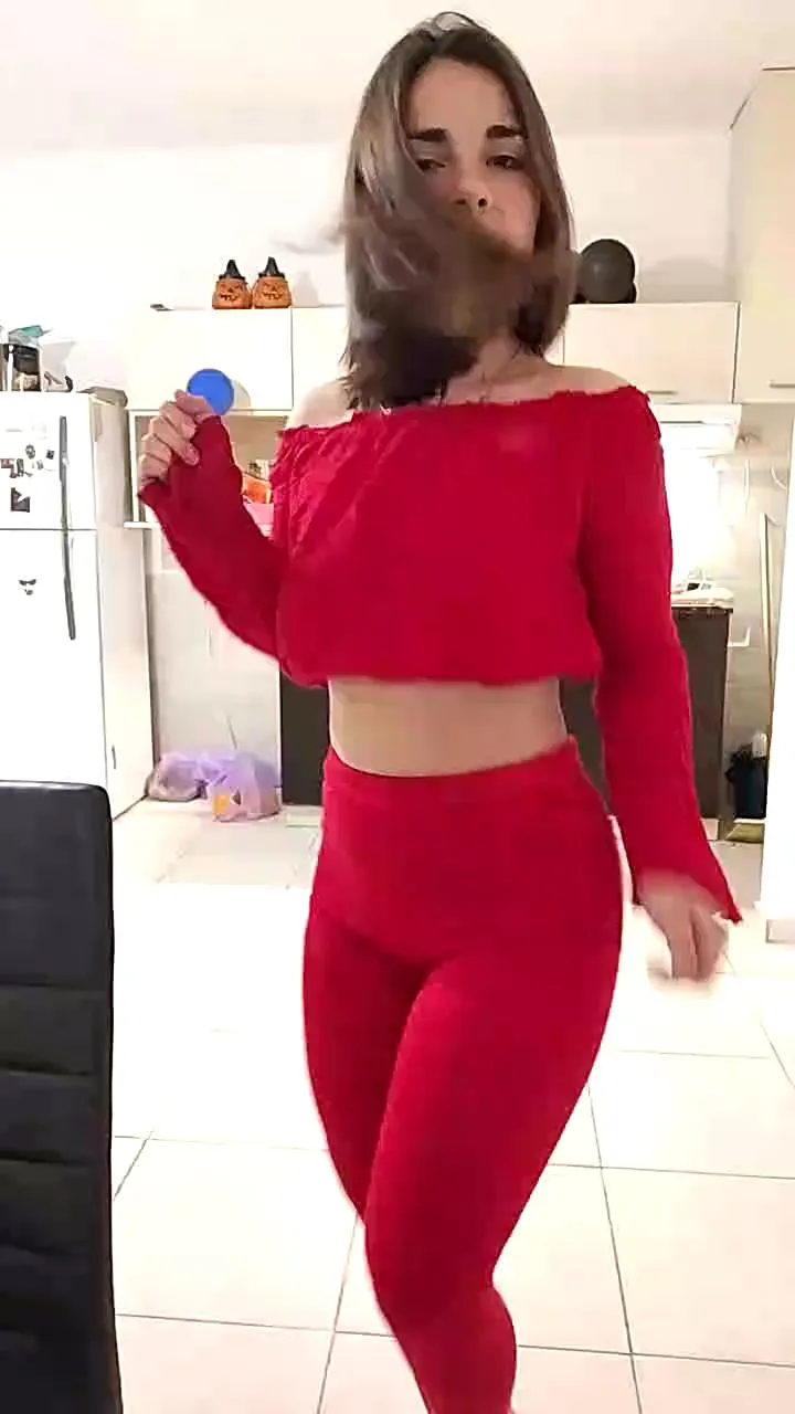 Offline Desiree025 on Cam4