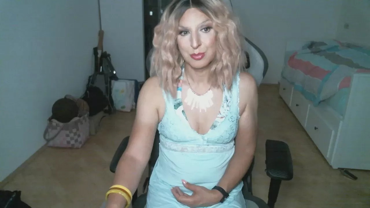 Offline dilaraloves on Cam4