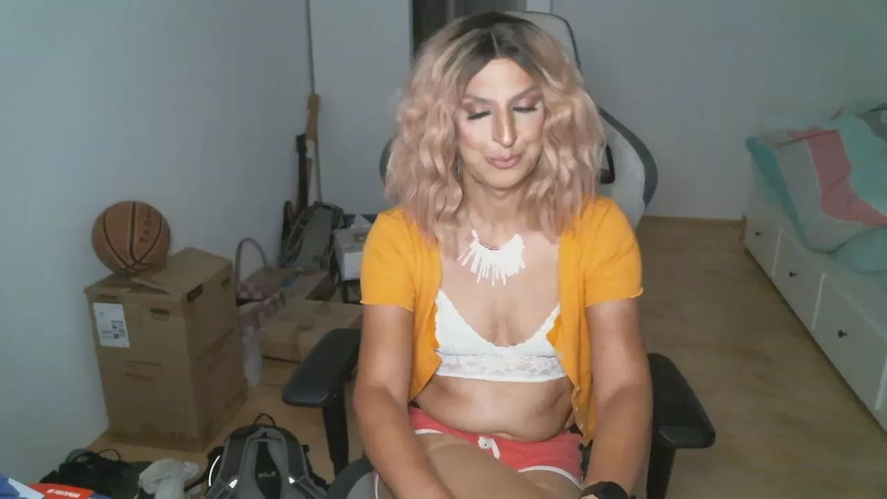 Offline dilaraloves on Cam4