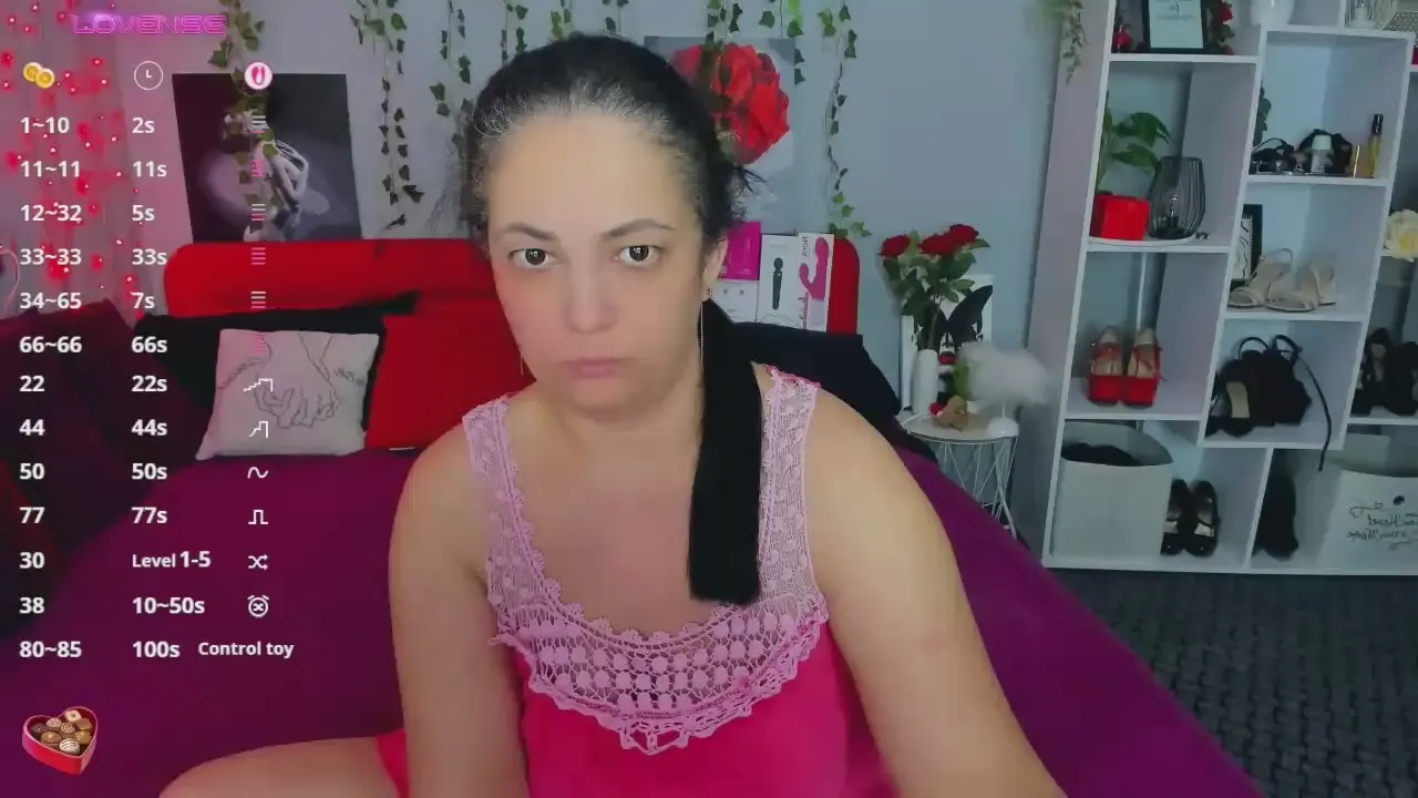 Freechat dinahard on Cam4