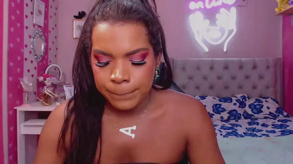 Offline divinetransx on Cam4