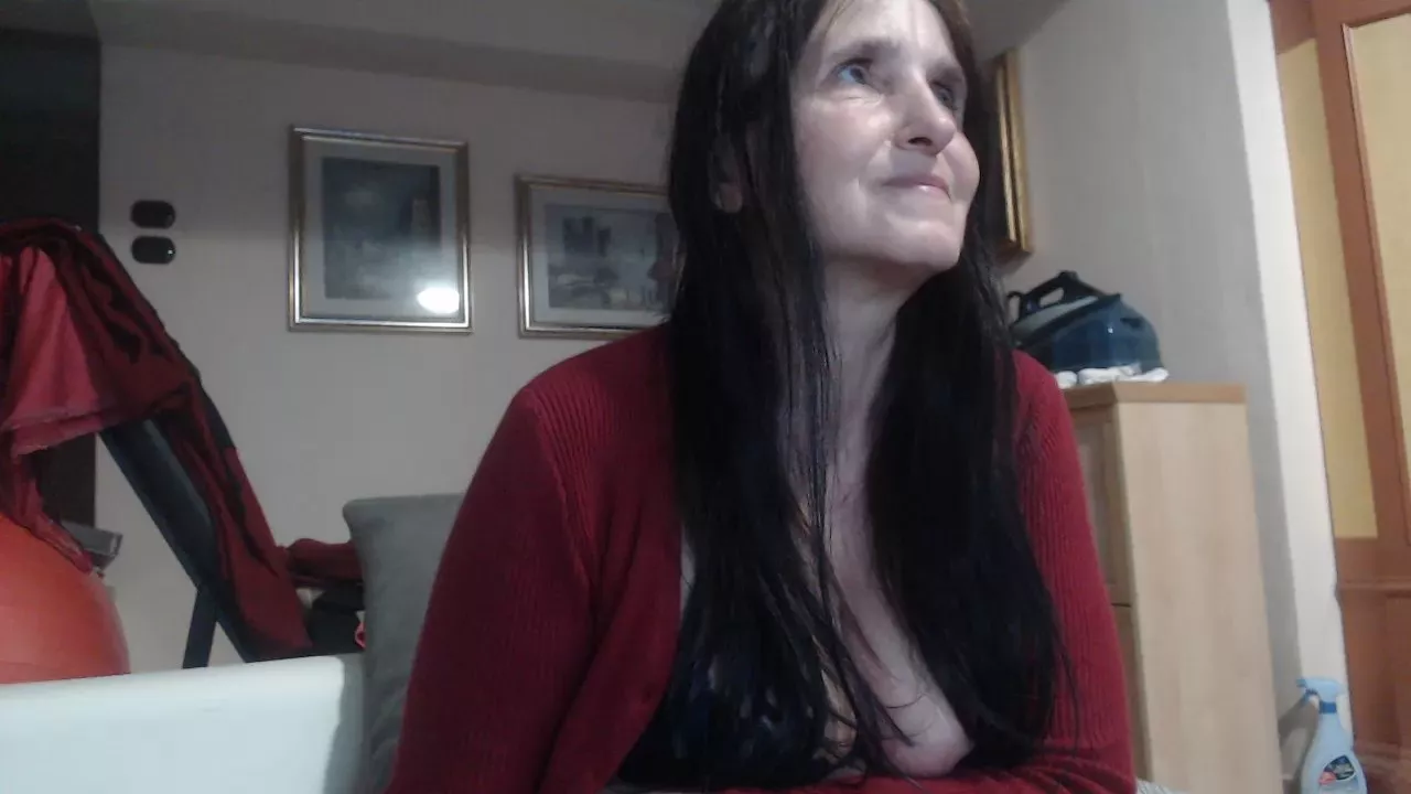 Offline dolceamaramilf on Cam4