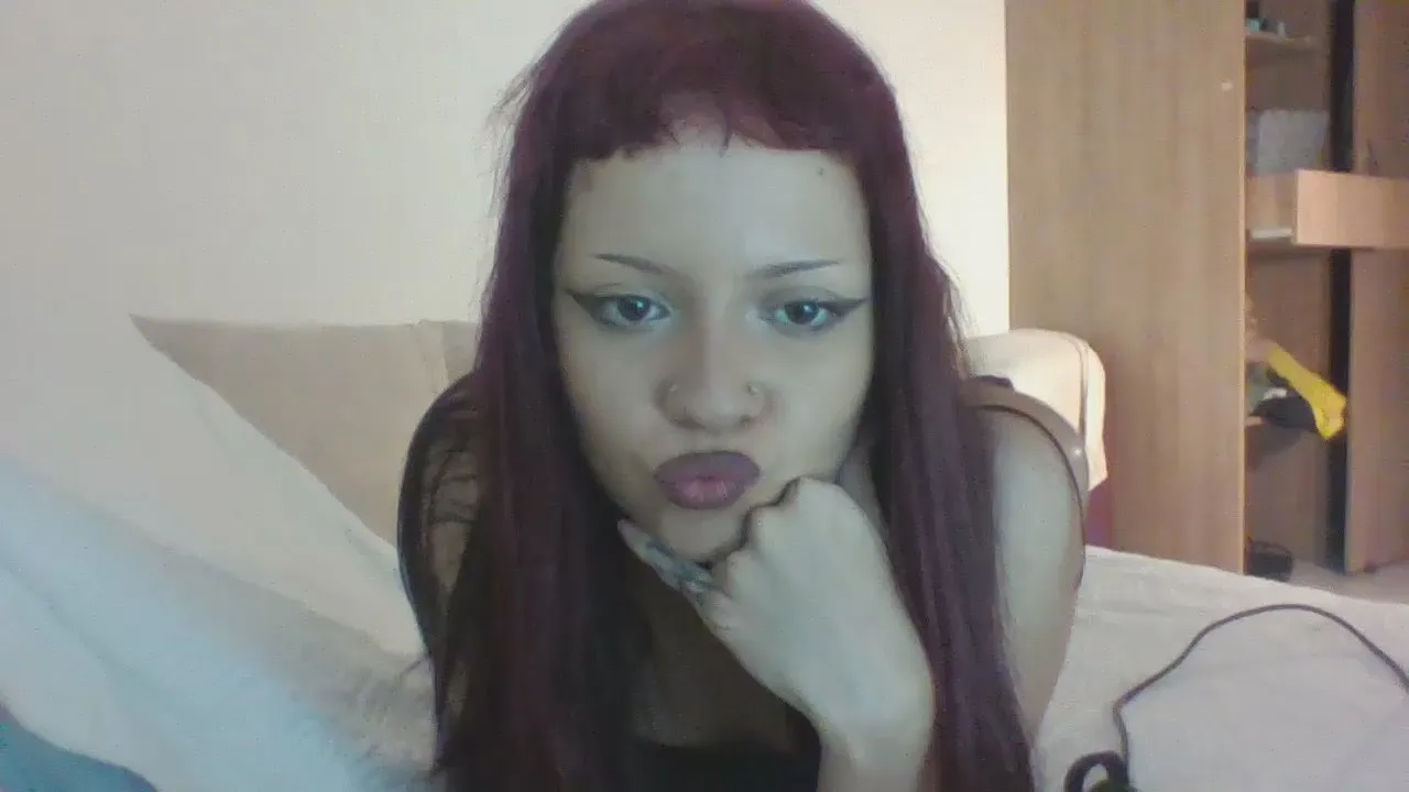 Doll_dollys_ on Cam4 